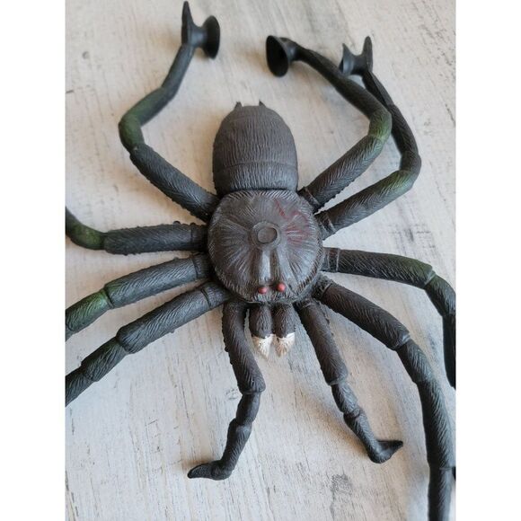 Rubber spider window cleaning Halloween tarantula prop decor - Picture 3 of 7
